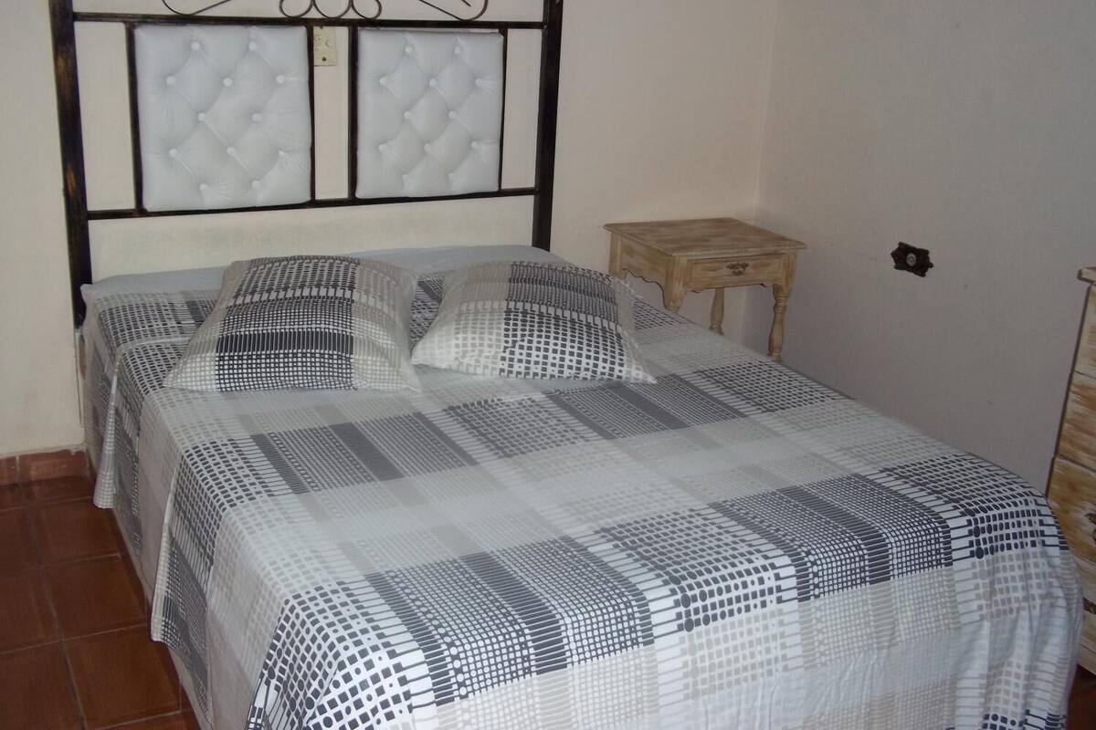 Double Room (Ar Condicionado) | Free WiFi, bed sheets