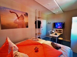 3 habitaciones, tabla de planchar con plancha, wifi y ropa de cama 