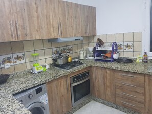 Apartment, 2 Bedrooms, Ground Floor | Private kitchen