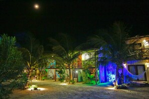 Front of property – evening/night - Pousada Brisamares (Luis Correia)