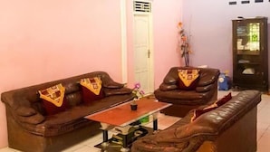 Lobby sitting area - Ndalem Tentrem (Borobudur)