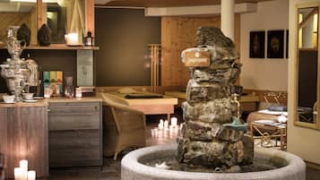 Salas de tratamiento para parejas, un sauna, baño turco