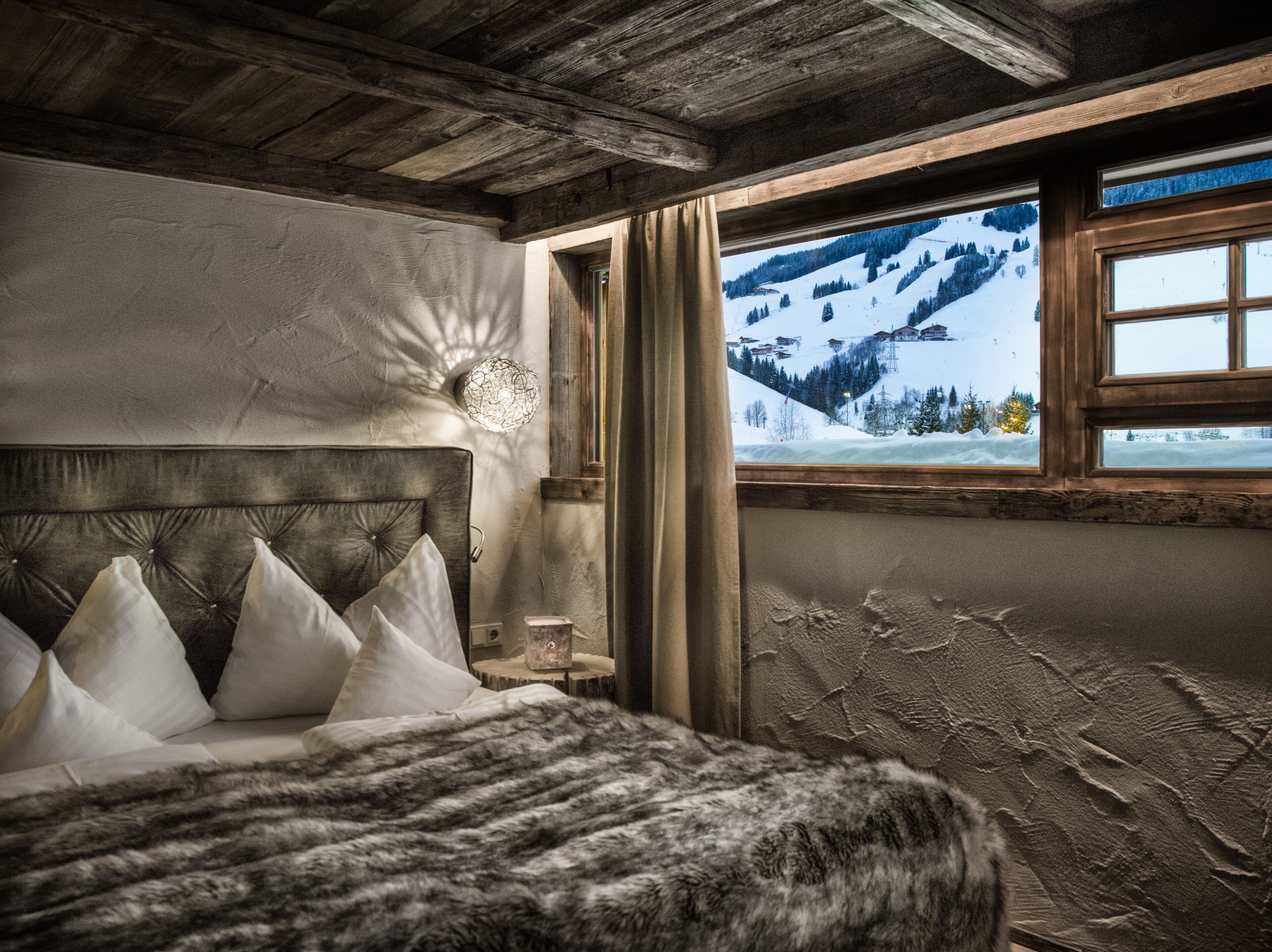 Alm Suite | Biancheria da letto ipoallergenica, minibar, una cassaforte in camera