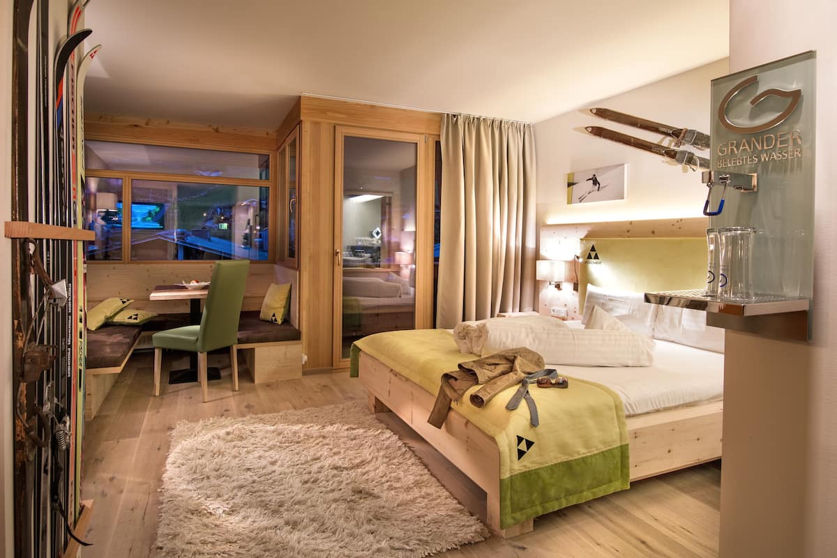 Themensuite Rubin | 1 bedroom, hypo-allergenic bedding, minibar, in-room safe