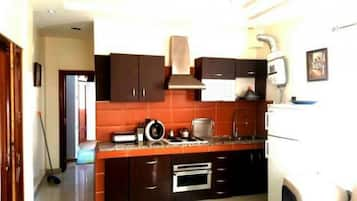 Apartemen, 1 kamar tidur | Dapur pribadi | Lemari es, oven, mesin pencuci piring, dan blender