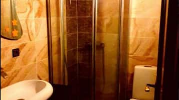 Apartment, 1 Bedroom | Bathroom | Shower, towels