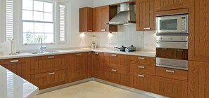 Stovetop, dishwasher, cookware/dishes/utensils