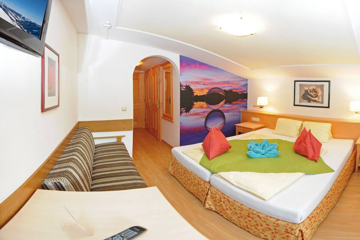 Habitación Confort doble, bañera | Caja fuerte, escritorio, wifi gratis