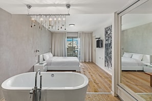 Luxury-Apartment, 3 Schlafzimmer | Badezimmer | Handtücher, Shampoo