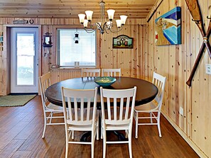 Fridge, microwave, stovetop, dishwasher - Salt Pines Cottage on 9th Street (Port Aransas)