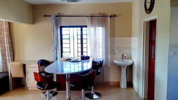 House, 3 Bedrooms | Living area | 45-inch Smart TV with cable channels, TV