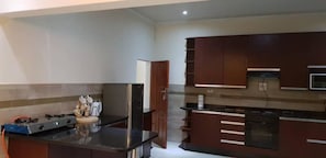 Casa, 3 dormitoris | Cuina privada | Frigorífic, microones, forn i placa de cuina 