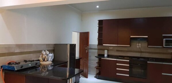 Hus - 3 sovrum | Eget kök | KylskÄp, mikrovÄgsugn, ugn och spishÀll