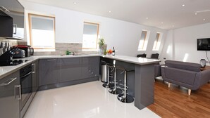 Modern 2 Bedroom Apartment | 私人廚房