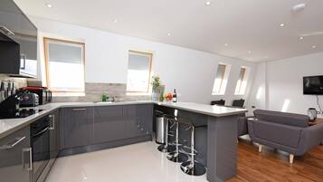Modern 2 Bedroom Apartment | Private kitchen