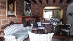 Lobby sitting area - Finca Fabiola (San Andrés Cholula)