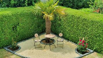 Deluxe Apartment, 2 Bedrooms, Balcony | Garden view