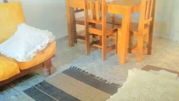 Makan di kamar