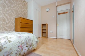 Deluxe-huone | Työpöytä, ilmainen Wi-Fi, vuodevaatteet