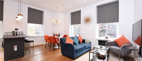 Deluxe-Apartment | Wohnbereich | Flachbildfernseher