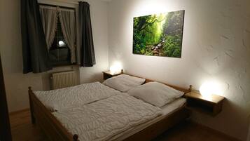 1 Schlafzimmer, hochwertige Bettwaren, Daunenbettdecken