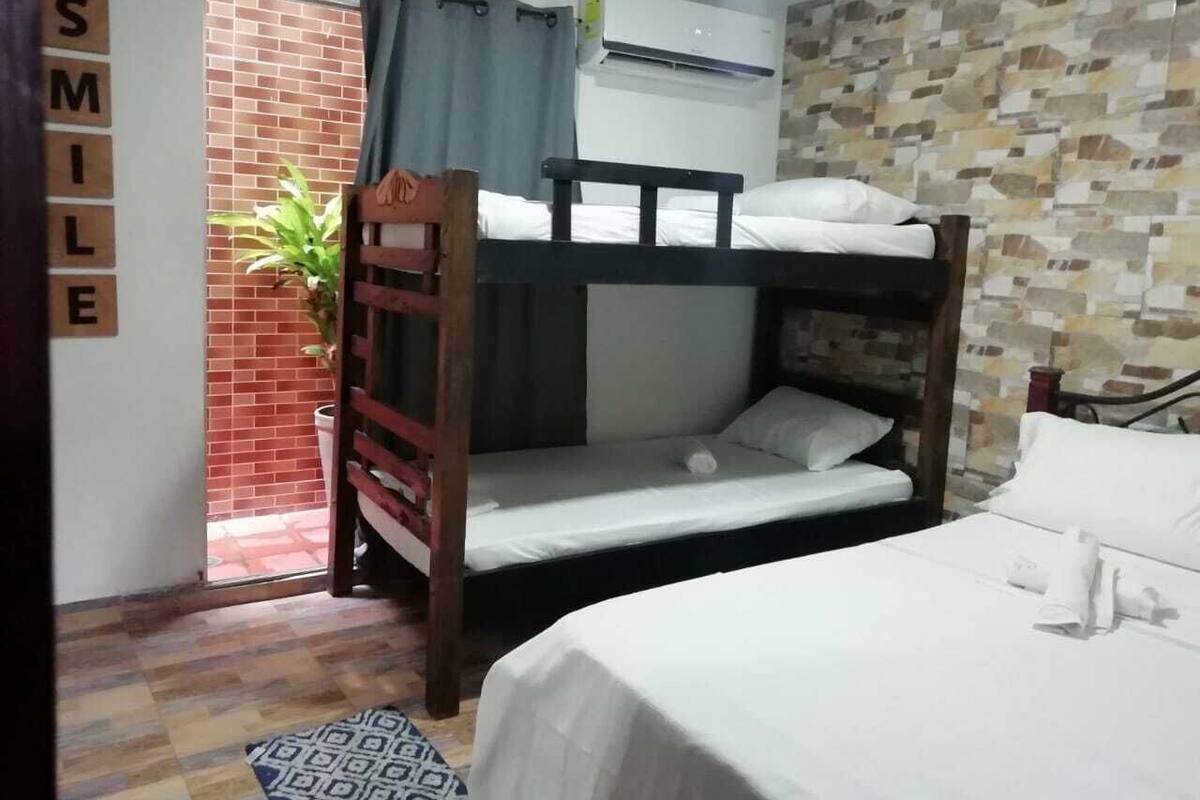 Apartment, 1 Bedroom | Peralatan tempat tidur premium, peti besi dalam bilik, Wi-fi percuma 