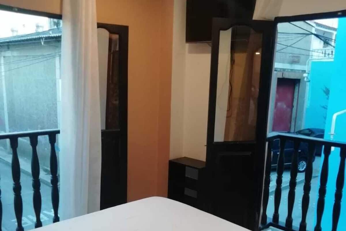 Double Room, Balcony | Peralatan tempat tidur premium, peti besi dalam bilik, Wi-fi percuma 