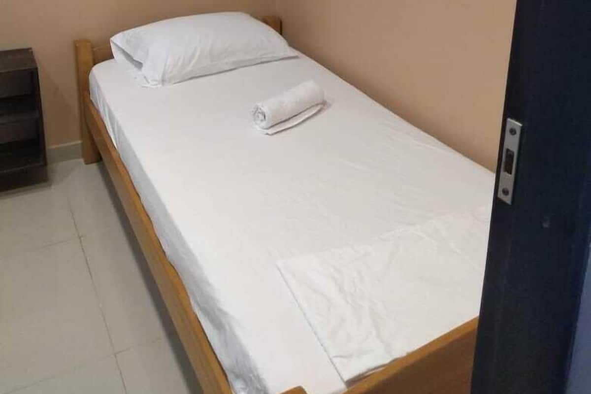Executive Single Room | Peralatan tempat tidur premium, peti besi dalam bilik, Wi-fi percuma 