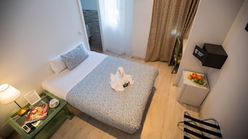 Single Room | In-room safe, iron/ironing board, free WiFi, bed sheets