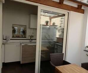 Estúdio, terraço | Cozinha privada