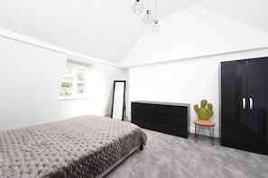 Percy Street Penthouse Apartment | Egyptian cotton sheets, premium bedding, pillowtop beds