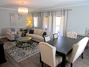 Condo (2BR Scottsdale Westworld Condo) | Living area