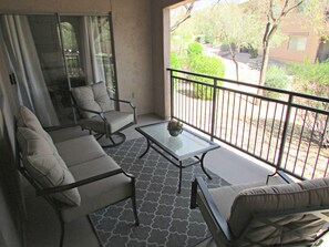 公寓客房 (2BR Scottsdale Westworld Condo) | 露台/庭院
