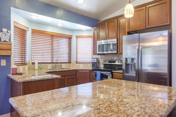 منزل | مطبخ خاص | ثلاجة، ميكروويف، موقد طهي مسطح، غسالة أطباق