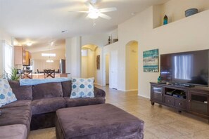 House (3BR Mesa Home) | Living room - 4353 Mesa (Mesa)