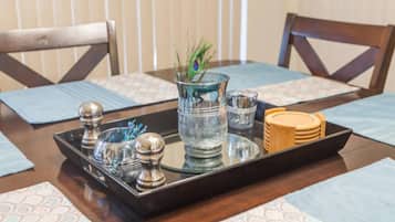 獨棟房屋 (3BR Mesa Home) | 私人廚房 | 冰箱、微波爐、咖啡機/沖茶器、鍋具/餐盤/廚房用品