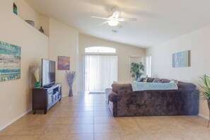 House (3BR Mesa Home) | Living room - 4353 Mesa (Mesa)