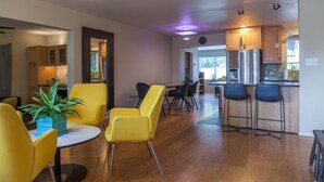 House | Living room - 6552 Scottsdale (Scottsdale)