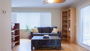 House | Living room - 6552 Scottsdale (Scottsdale)
