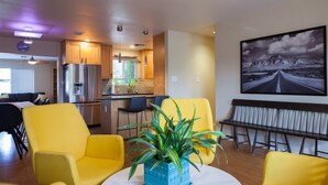 House | Living room - 6552 Scottsdale (Scottsdale)
