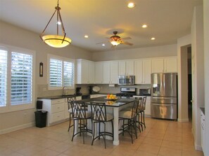 Lave-vaisselle, chaise haute