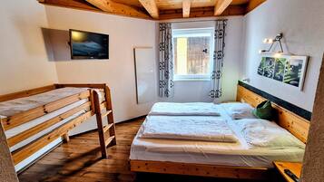 Basic Apartment, Multiple Beds, Kitchen, Garden Area (4) | Premium bedding, individually decorated, soundproofing