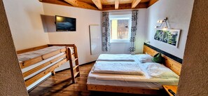 Apartemen Basic, Beberapa Tempat Tidur, dapur, area taman (4) | Seprai premium, didekorasi berbeda-beda, dan kedap suara