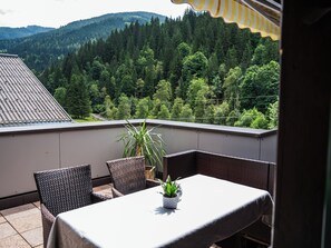 Apartemen (2) | Teras/patio