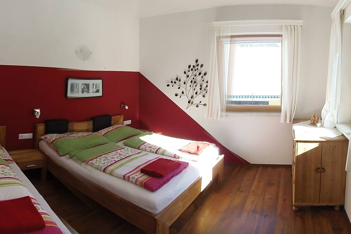 Apartment (2) | Premium bedding, soundproofing, iron/ironing board (on request)