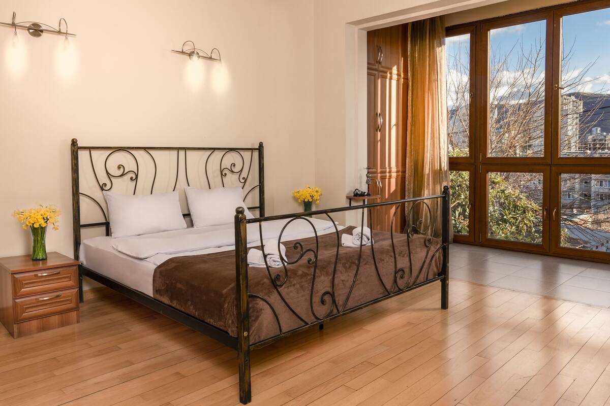 King Room, Balcony