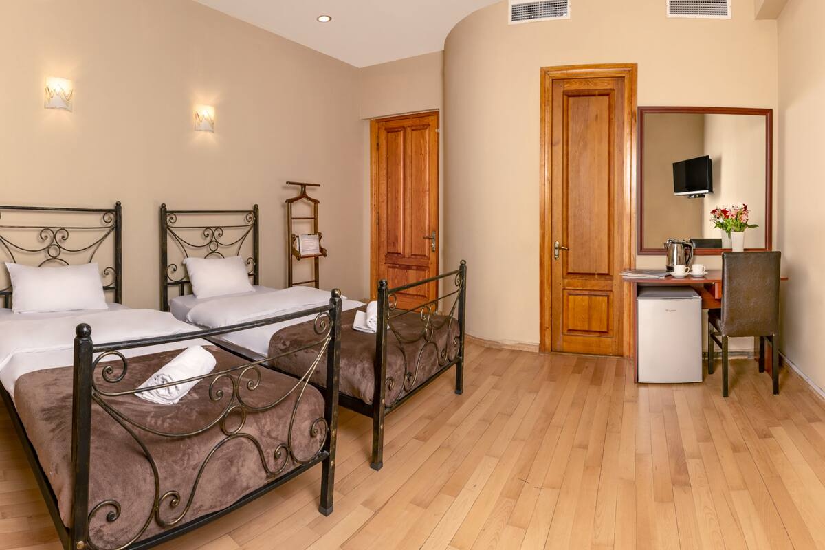 Chambre avec lits jumeaux, vue jardin