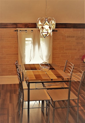 In-room dining - Riverside (Grand Forks)