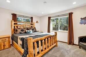 House, Multiple Beds, Hot Tub, Mountain View (1729) | 3 bedrooms, individually decorated, individually furnished, bed sheets