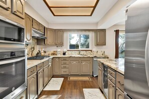 House, Multiple Beds, Hot Tub, Mountain View (1729) | Private kitchen | Coffee/tea maker